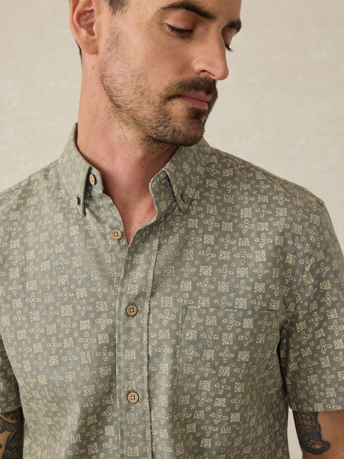 Short-Sleeve Breeze Shirt - Sundried Sage Emblem